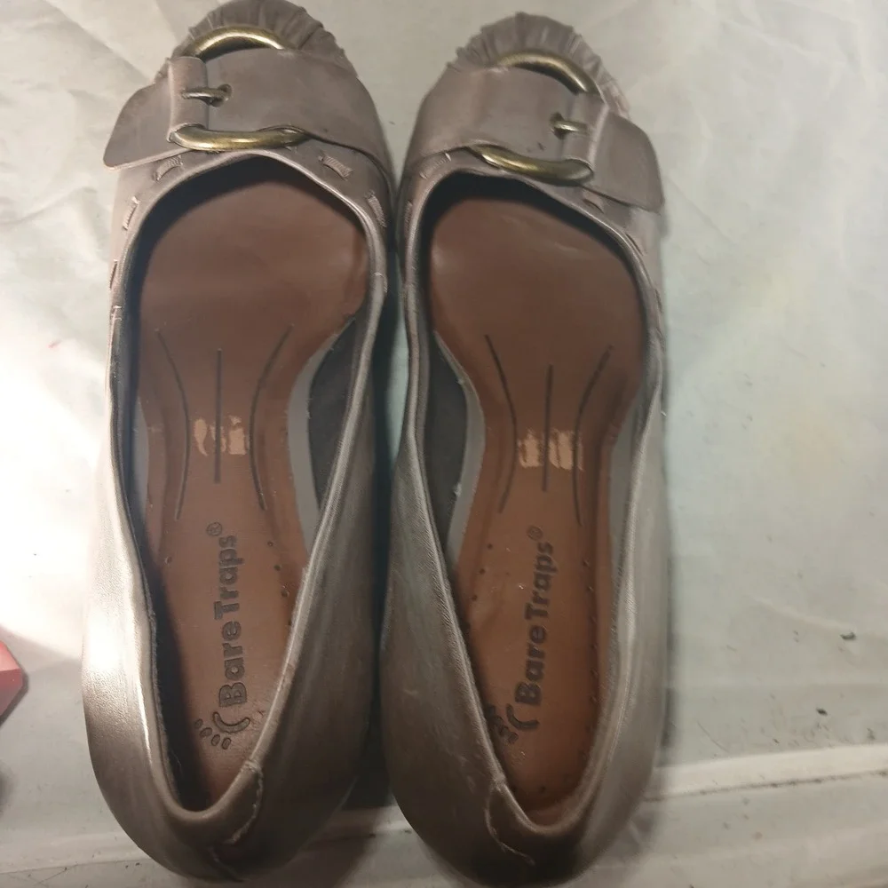 Bare Traps‎ Chance Womens 10M Taupe Brown Leather Wedge Buckle Pump